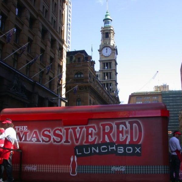 Alternative-Marketing-Massive-Red-Lunchbox-Coke-BKI-2-e1377072684523