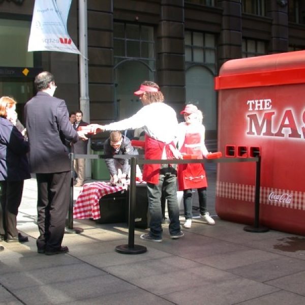 Alternative-Marketing-Massive-Red-Lunchbox-Coke-BKI-3-e1377072661288