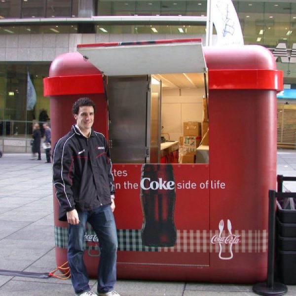 Alternative-Marketing-Massive-Red-Lunchbox-Coke-BKI-5-e1377072597483